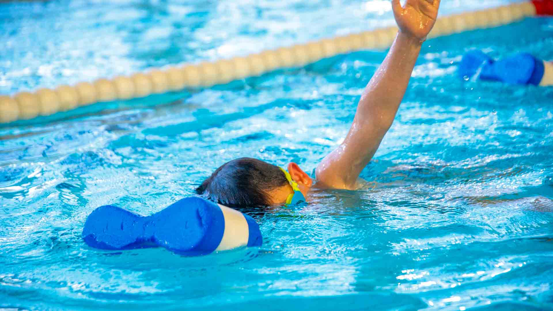 Cursos Intensivos de Natación de Navidad en BAKH
