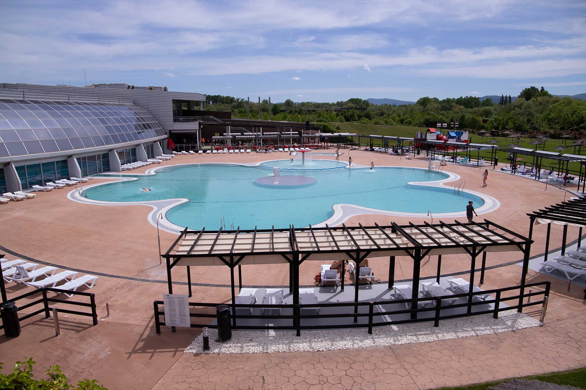 ¡Gracias por un verano inolvidable en la piscina exterior de Bakh!
