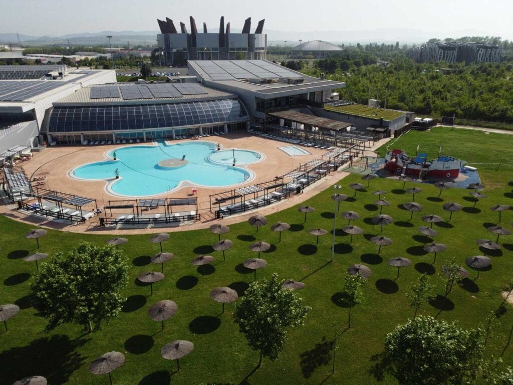 piscina-exterior-bakh-vitoria-verano