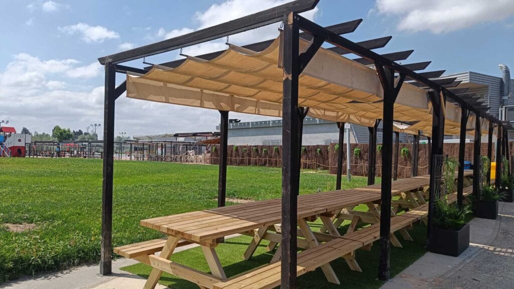 zona-picnic-bakh-vitoria-exterior-piscina-diversión-hoteleria